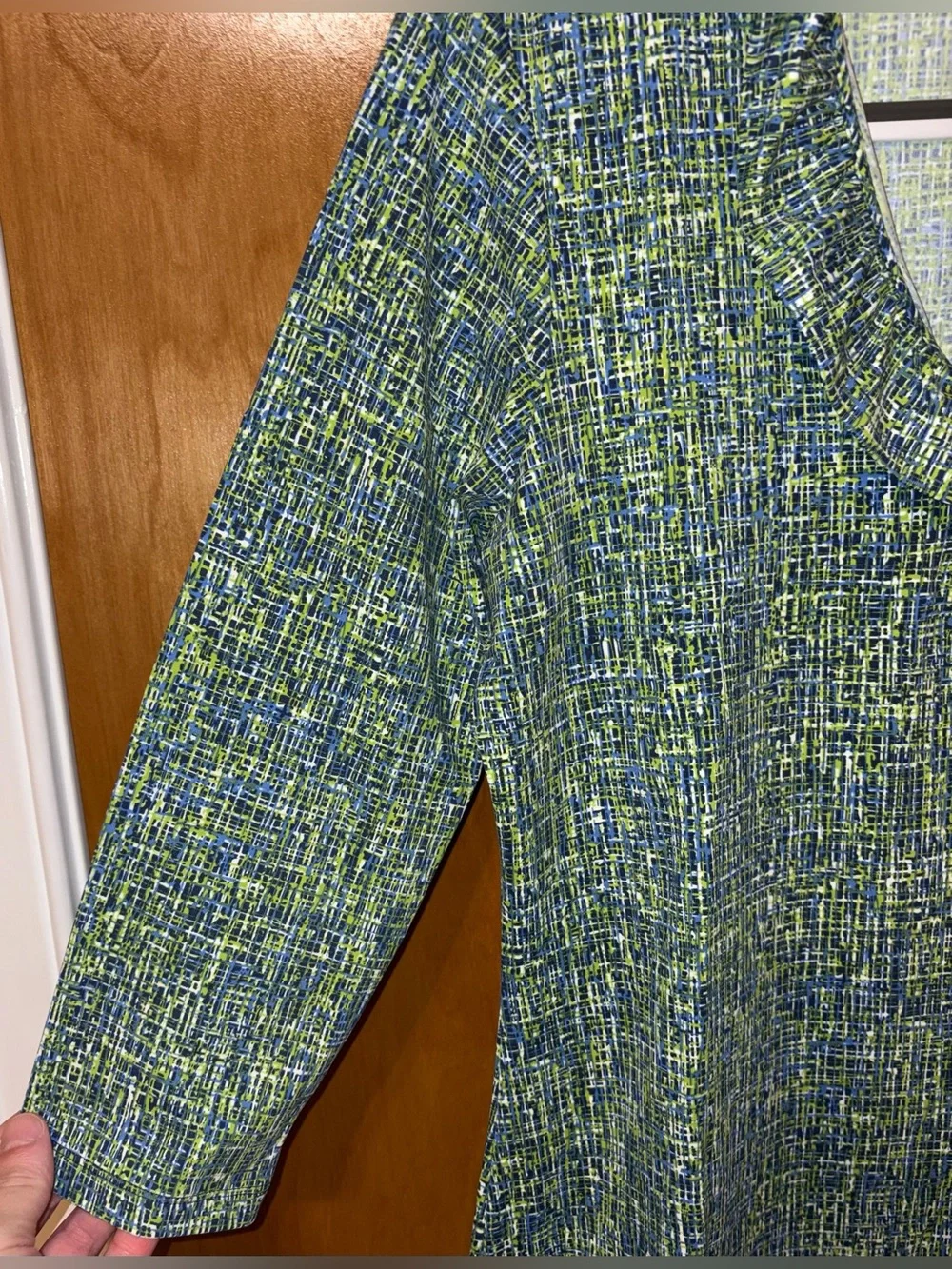 J. McLaughlin green/blue printed Catalina Cloth v-neck top with ruffles Large